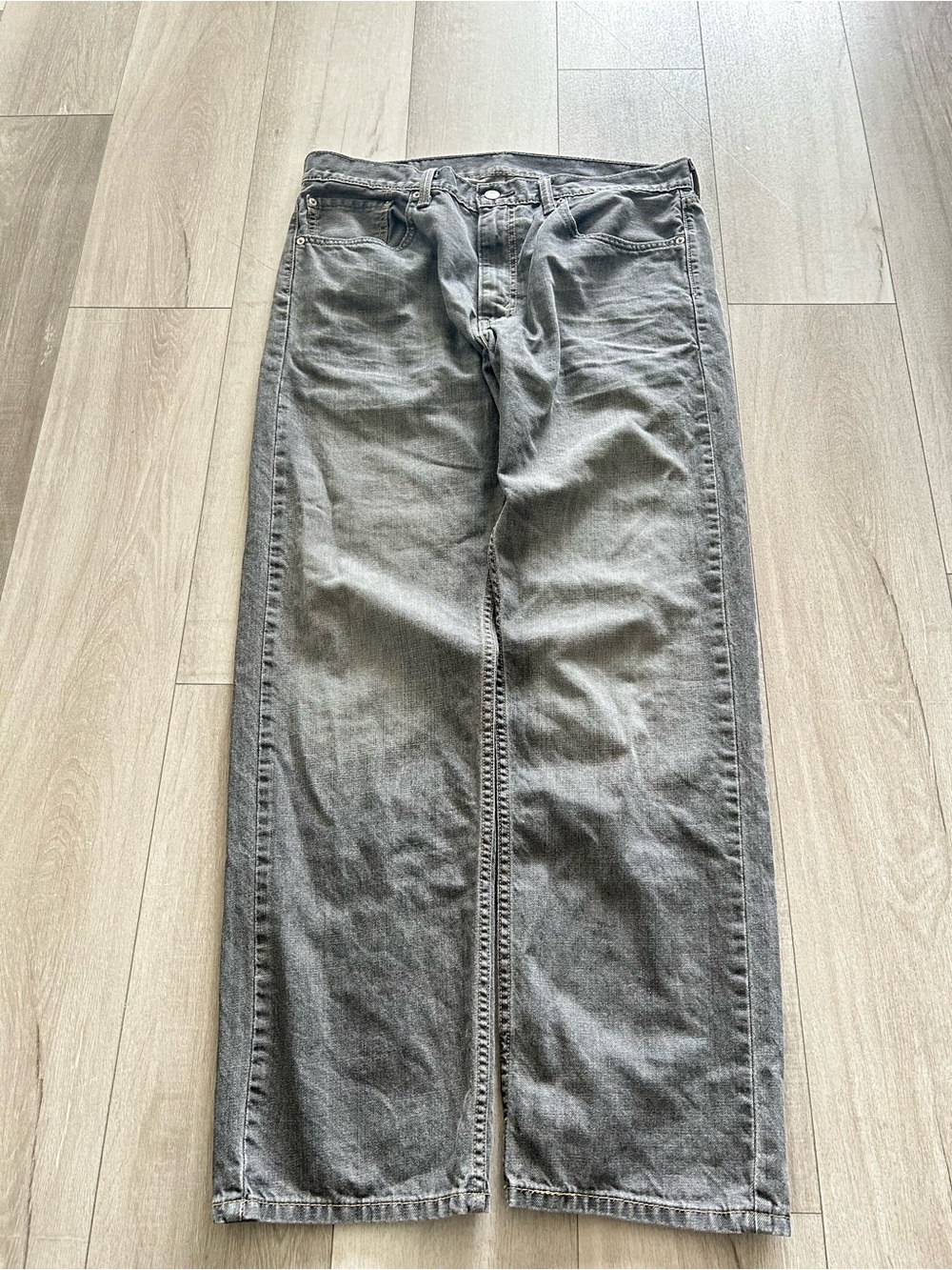 Classic Levi's 505 Men's Straight-Leg Jeans in Faded Gray 36x32